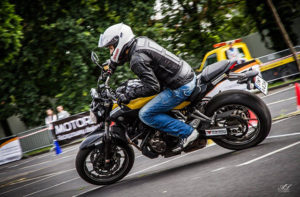 Pozycja na motocyklu porady motopomocni