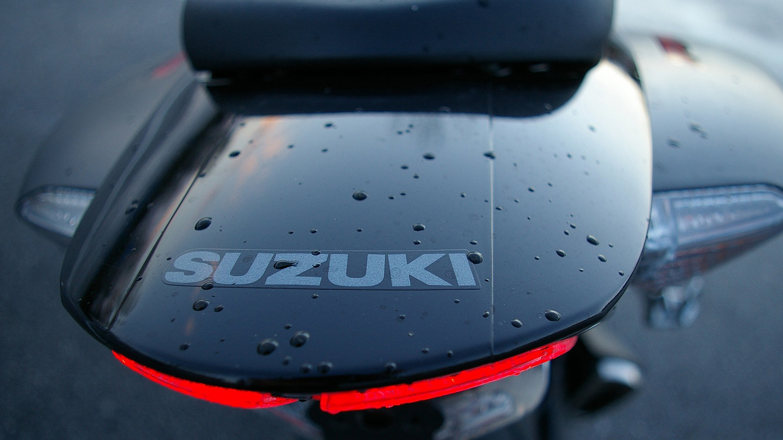 Nowy kask Suzuki